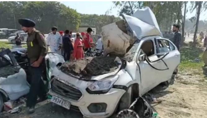 कारों के उड़े चिथड़े: रेत से भरे ट्रक की चपेट में आई तीन कारें, दो की मौत; कई घायल, अमृतसर में भीषण हादसा