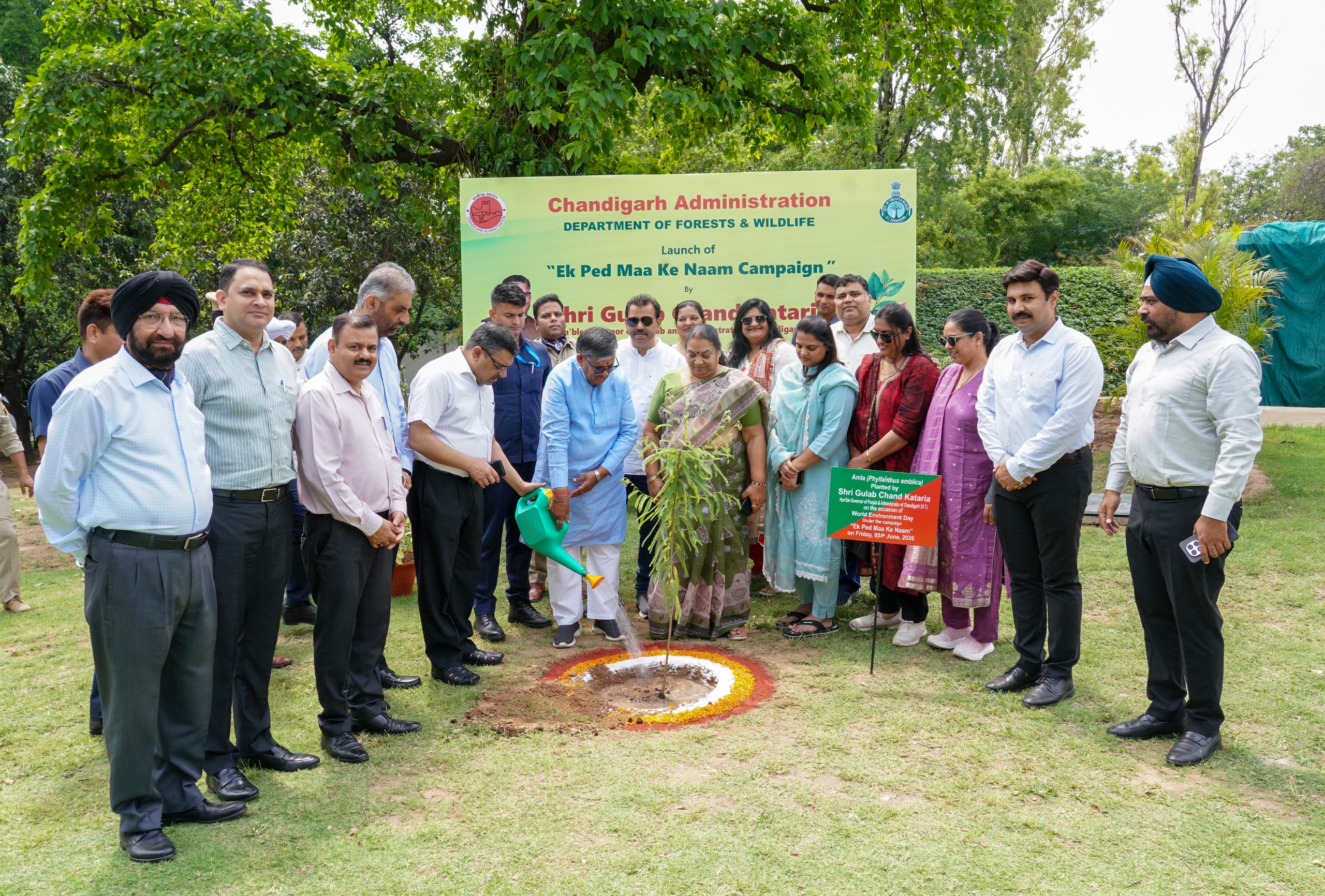 विश्व पर्यावरण दिवस पर पंजाब के राज्यपाल ने किया वृक्षारोपण; “एक पेड़ माँ के नाम” अभियान के माध्यम से हरित भविष्य के प्रति प्रतिबद्धता दोहराई*