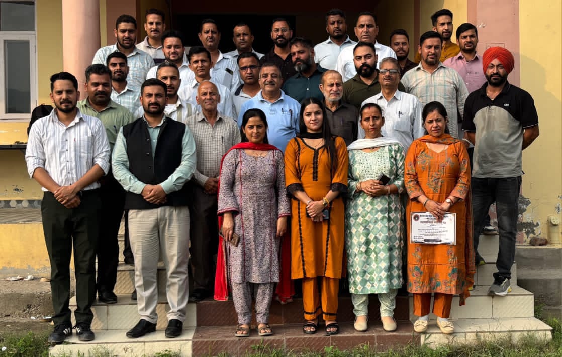 जिला पटवारी एवं कानूनगो महासंघ सोलन की बैठक कुनिहार में आयोजित, लंबित भर्ती व भत्तों में बढ़ोतरी की मांग