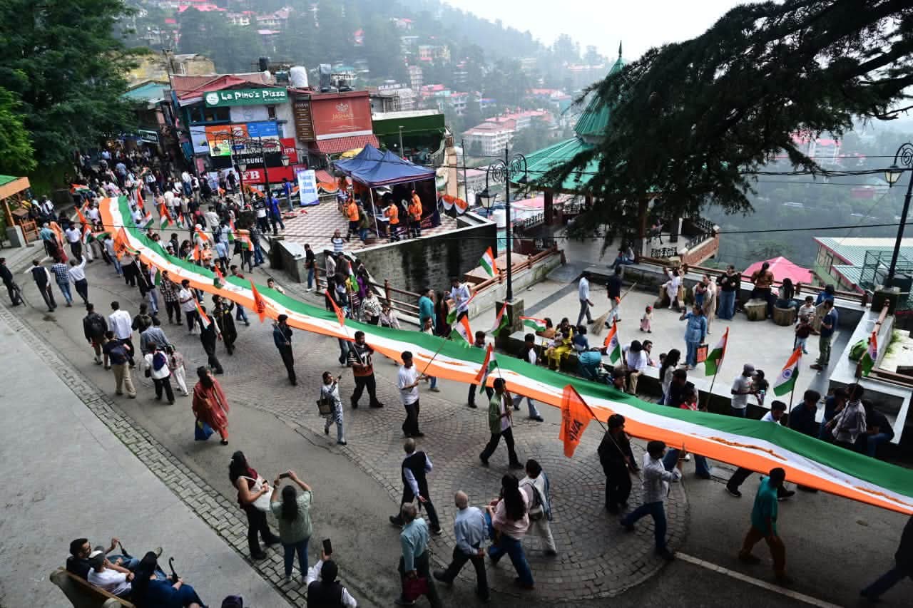 स्वतंत्रता दिवस पर ABVP शिमला महानगर ने निकाली भव्य 100 मीटर तिरंगा यात्रा