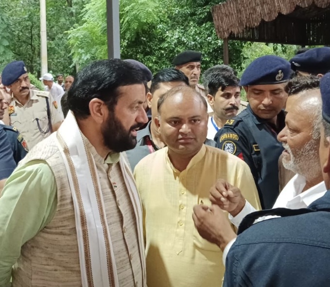 Chief Minister Haryana Naib Singh Saini interacted with public representatives of villages affected by waterlogging. 1